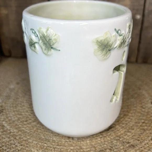 Tea light candleholder that says family with four figure cut outs! - Picture 6 of 7